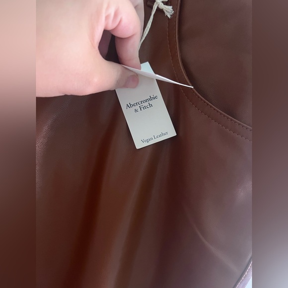 Abercrombie and Fitch - The 90s Straight Ultra High Rise Leather Pants - Picture 5 of 9